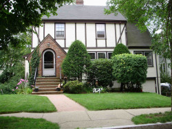 130 Oakdale Rd, Newton, MA 02461-1813