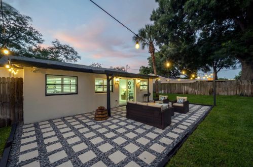 3912 Bay View Ave, Tampa FL  33611-1234 exterior