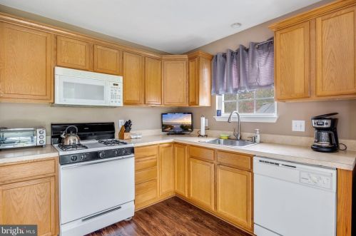 201 Empire Ave, Blenheim NJ 08012-4704 exterior