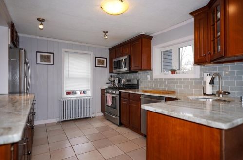 68 Warren Ave, Woburn MA 01801-4948 exterior