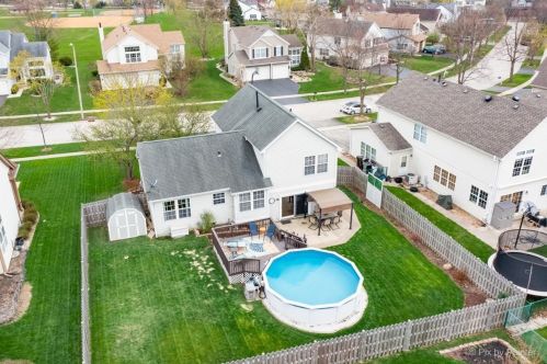 1772 Kennsington Ln, Bull Valley IL 60014-2047 exterior