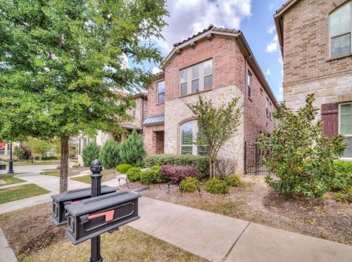 6832 Deleon St, Irving TX  75039-3437 exterior