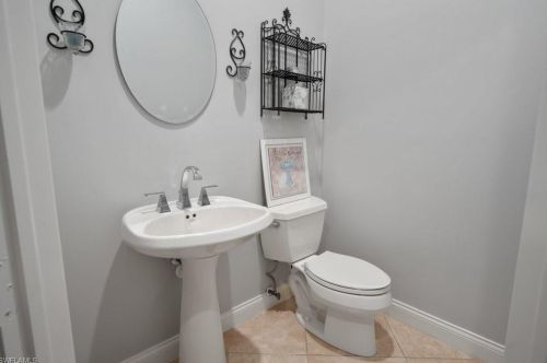 2034 Imperial Cir, Naples FL 34110-1089 exterior