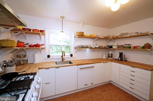 56 Roxboro Rd, Trenton NJ  08648-3925 exterior