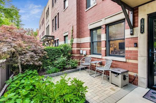 1032 Crosby St, Chicago IL  60610-2404 exterior