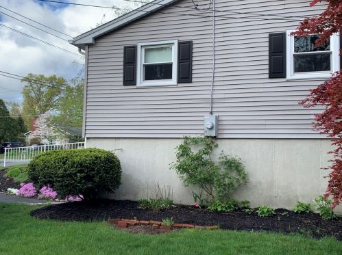 54 Haller St, Springfield, MA 01151-2202