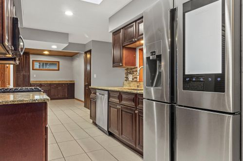 9826 Langlade St, Milwaukee WI 53225-1014 exterior