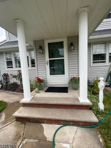 27 Garwood Ct, Outwater NJ  07026-3524 exterior