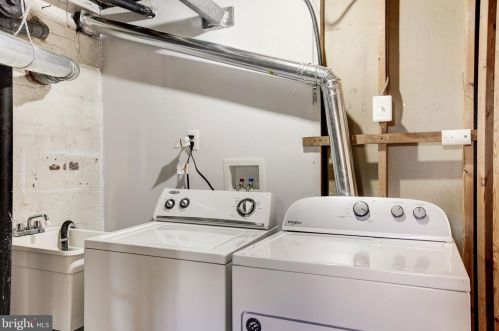 4706 Creek Shore Dr, Rockville MD  20852-2407 exterior