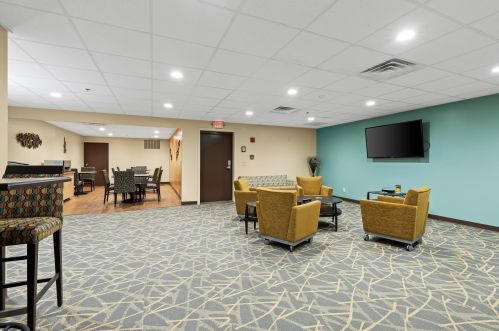 5200 Tuckaway Blvd, Milwaukee WI 53221-3160 exterior