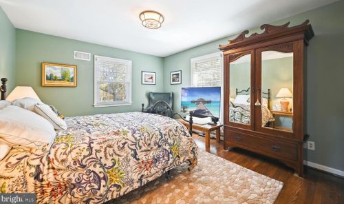 9101 Cherbourg Dr, Rockville MD 20854-3107 exterior