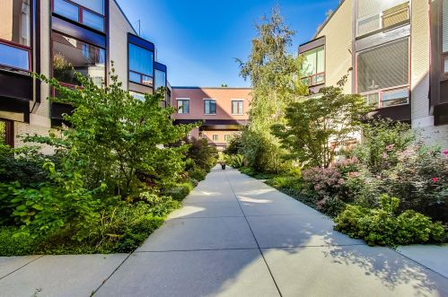 222 Racine Ave, Chicago IL  60607-2815 exterior