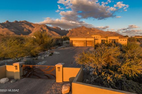 7284 Christie Dr, Tucson, AZ 85718