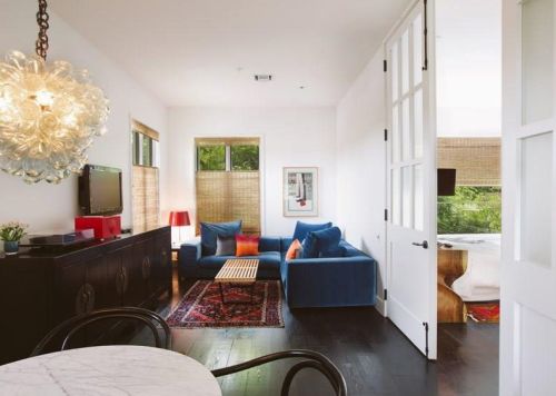 112 Academy Dr, Austin, TX 78704-1852