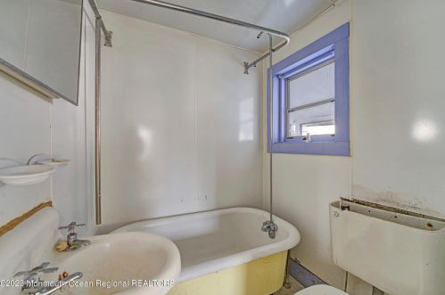 302 4 Ave, Belmar NJ 07719-2155 exterior