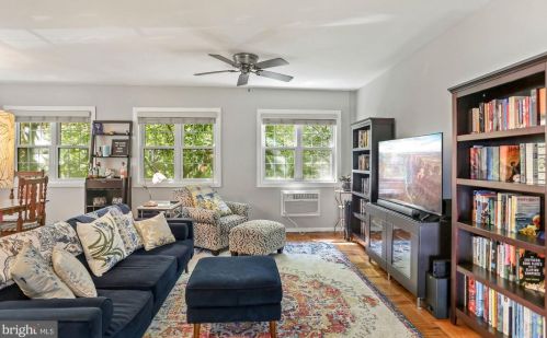 1302 Martha Custis Dr, Alexandria VA 22302-2025 exterior