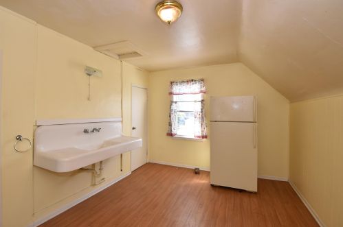 1043 31, Milwaukee WI 53215-2133 exterior