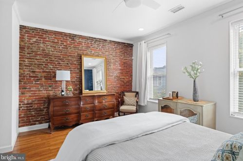 2455 Carpenter St, Philadelphia PA 19146-3907 exterior