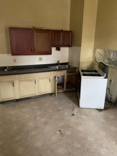 2478 Juneau Ave, Milwaukee WI  53233-1046 exterior