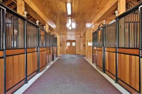 14 Middle Patent Rd, Armonk NY  10504-2802 exterior