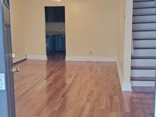 125 Cochran Pl, Valley Stream, NY 11581-1845