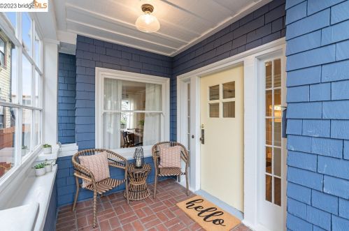 2542 Chilton Way, Berkeley CA 94704-2807 exterior