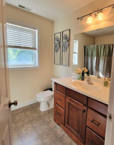 2 Penacook St, Concord NH 03301-3105 exterior