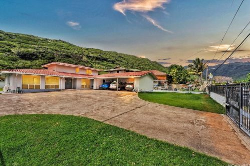 248 Elelupe Rd, Honolulu, HI 96821-2209
