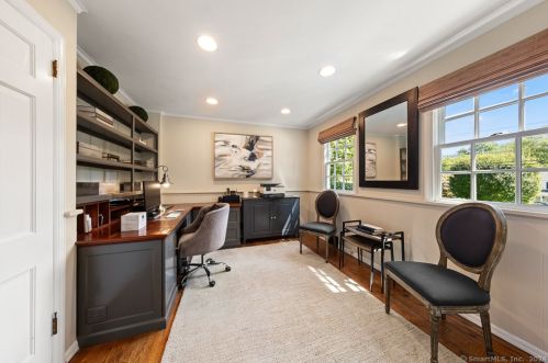 38 Pequot Trl, Westport CT 06880-2930 exterior