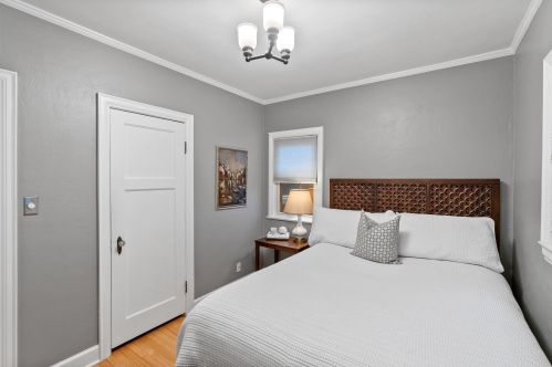 5115 Berkeley Blvd, Milwaukee WI 53217-5504 exterior