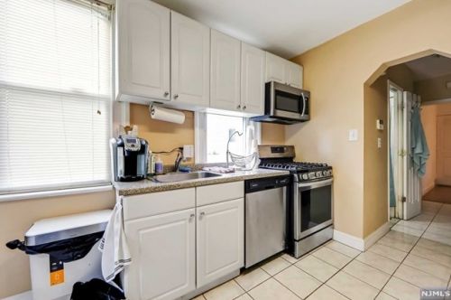 242 Franklin Ave, Hasbrouck Heights NJ 07604-1202 exterior