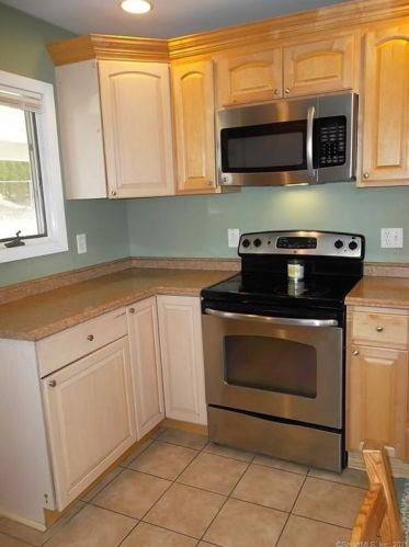 139 Sheridan Rd, Enfield CT 06082-4127 exterior