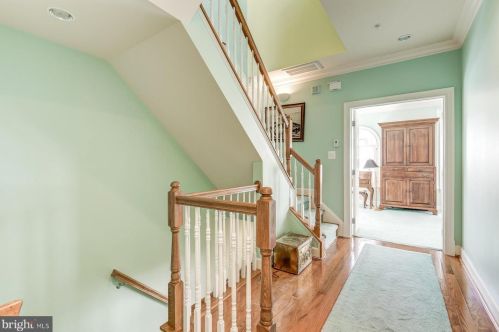 12561 Ansin Cir Dr, Rockville MD 20854-6912 exterior