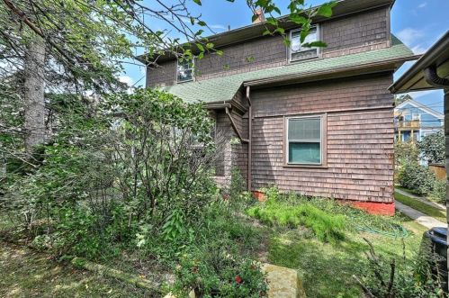 199 Rochambeau Ave, Providence RI 02906-1909 exterior