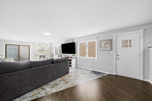 6729 64th Pl, Chicago IL  60638-4837 exterior