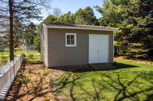 3031 Thorncrest Dr, Grand Rapids MI 49546-7358 exterior