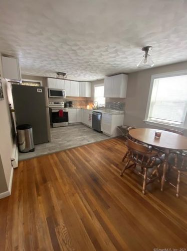 65 Raffia Rd, Enfield CT 06082-5161 exterior