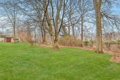 108 Rdg Rd, Valley Cottage NY 10989-2465 exterior