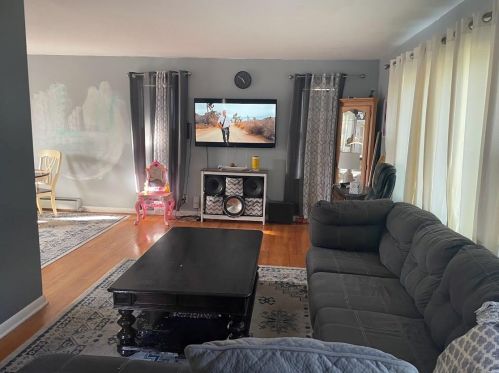 5837 72nd St, Milwaukee, WI 53218-1823