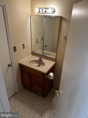 9 Wyndham Pl, Trenton NJ 08691-3127 exterior