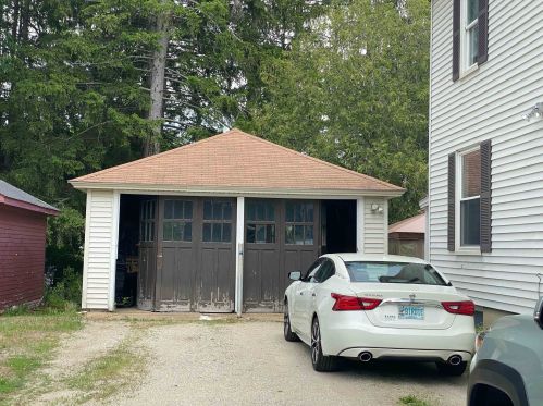 94 Pillsbury St, Concord NH 03301-3523 exterior