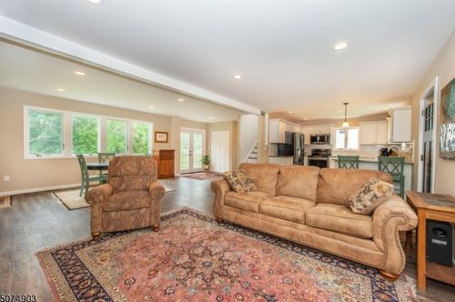 28 Longview Ave, Dover, NJ 07869-3009