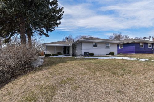 4460 15 St, Milwaukee WI 53221-2320 exterior