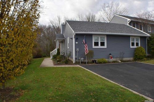 151 Alicia Dr, Babylon, NY 11703-4036