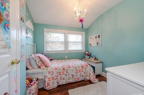 151 Gordon Rd, Valley Stream NY 11581-2108 exterior