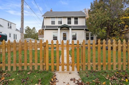 7612 Lorraine Pl, Milwaukee, WI 53222-5038