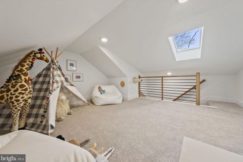 2706 Valley Dr, Alexandria VA  22302-2845 exterior