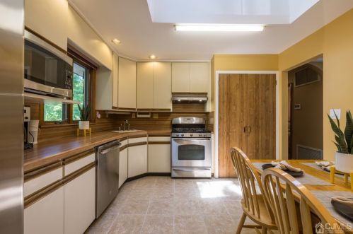 2350 Plainfield Ave, Piscataway NJ 08854-4045 exterior