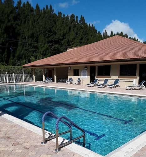 2404 Aspen Way, Boynton Beach FL 33436-6623 exterior