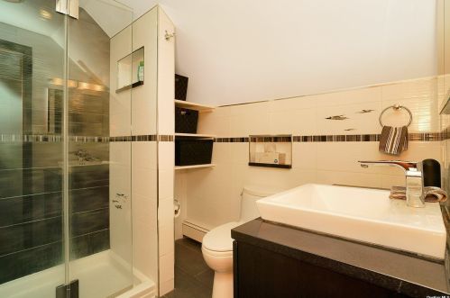 145 Chester St, Valley Stream NY 11580-4210 exterior